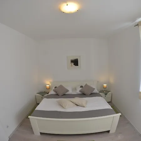 Lavanda Ruzmarin Apartment Njivice