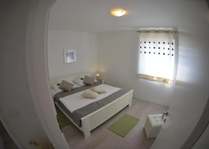 Lavanda Ruzmarin 奈维斯